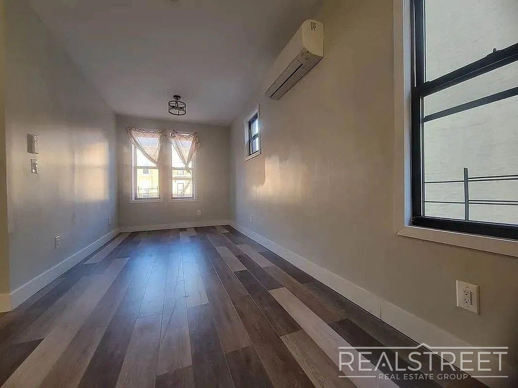 1148 Rogers Ave - Photo 2