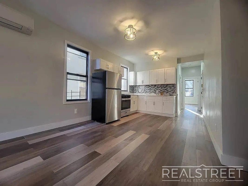 1148 Rogers Ave - Photo 1
