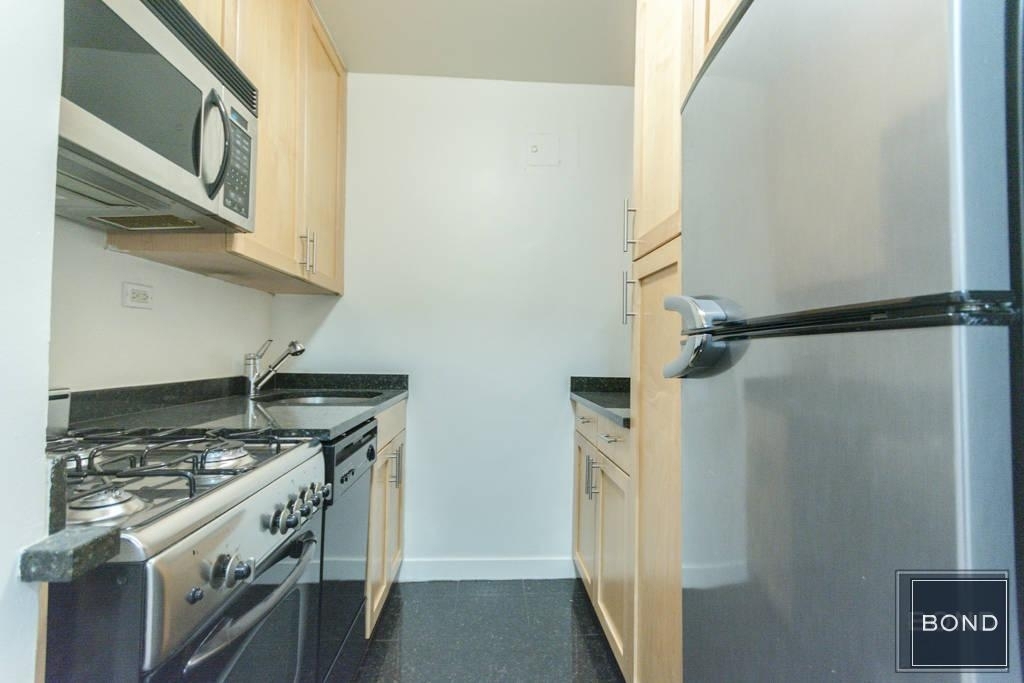 Fourth Avenue - Photo 2
