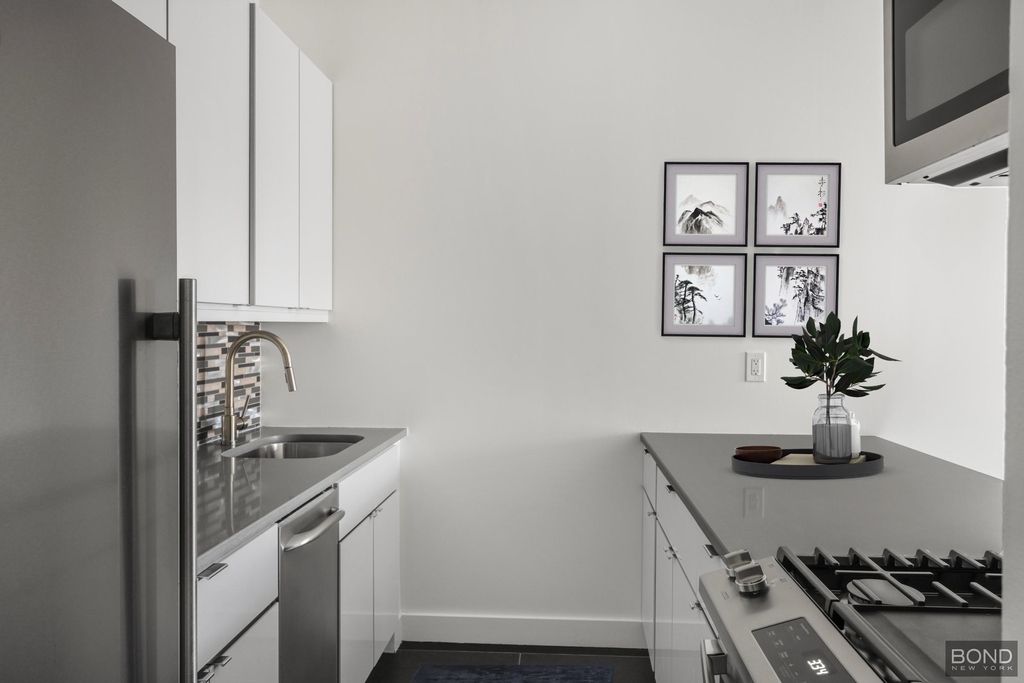 Second Avenue - Photo 1