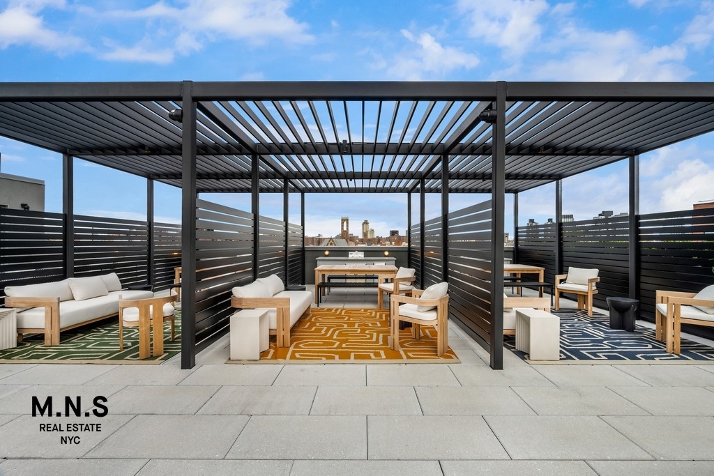 Madison Avenue - Photo 19