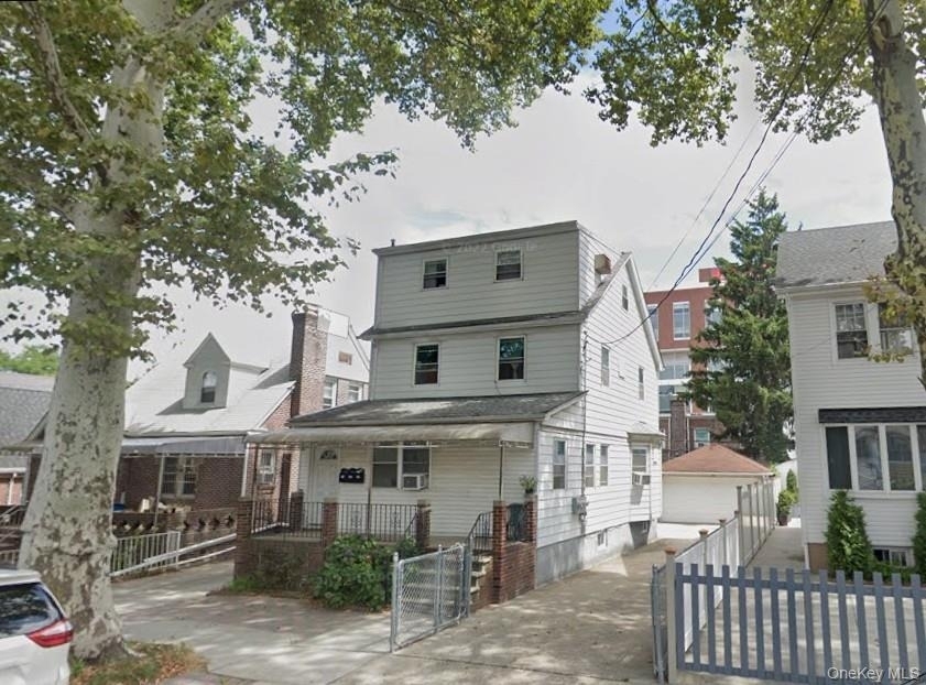 5633 138th Street - Photo 0