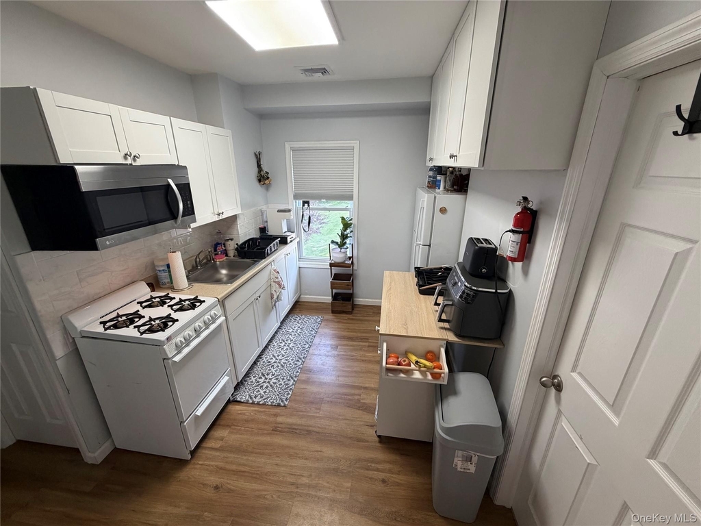 40 Tyler Avenue - Photo 1