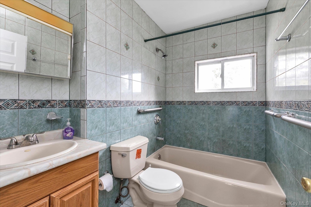 71-39 Nansen Street - Photo 14
