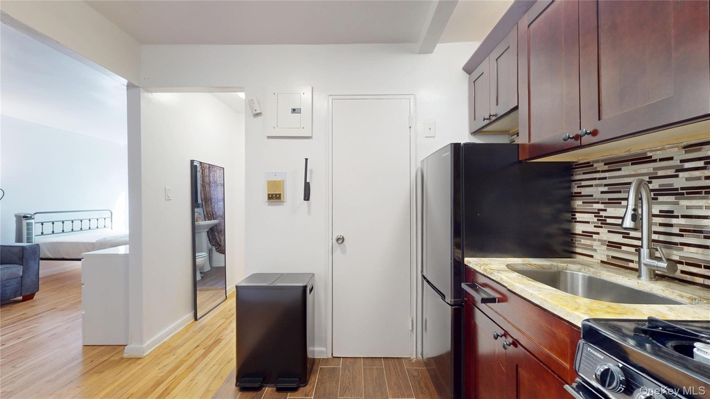 84-50 169th Street - Photo 3