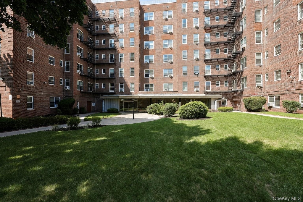 84-50 169th Street - Photo 19