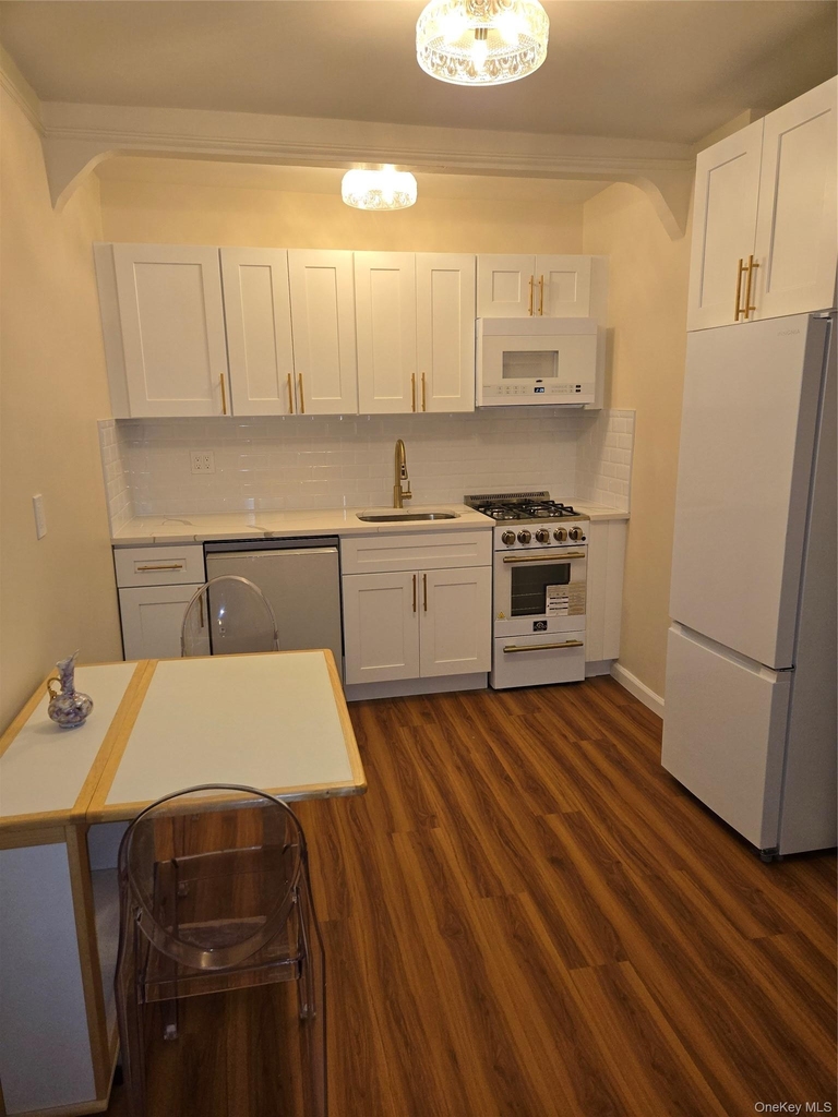 99-45 67 Road - Photo 3