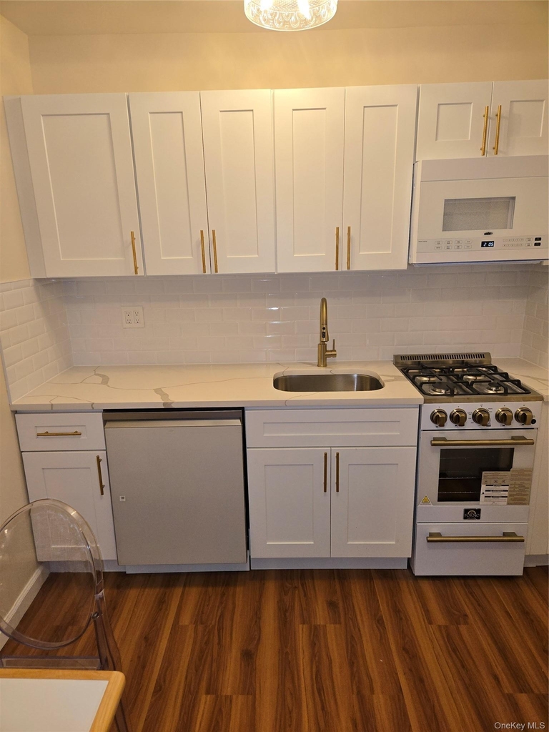 99-45 67 Road - Photo 1