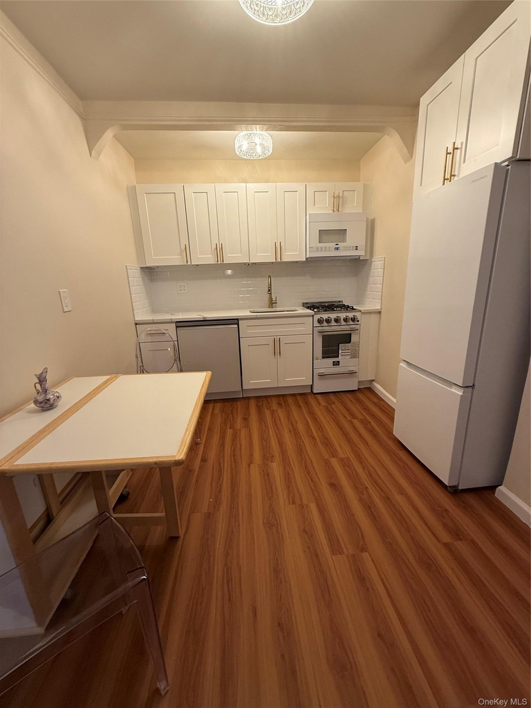 99-45 67 Road - Photo 2