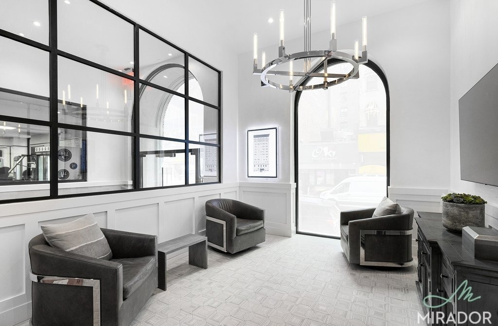 132 E 45th Street - Photo 7