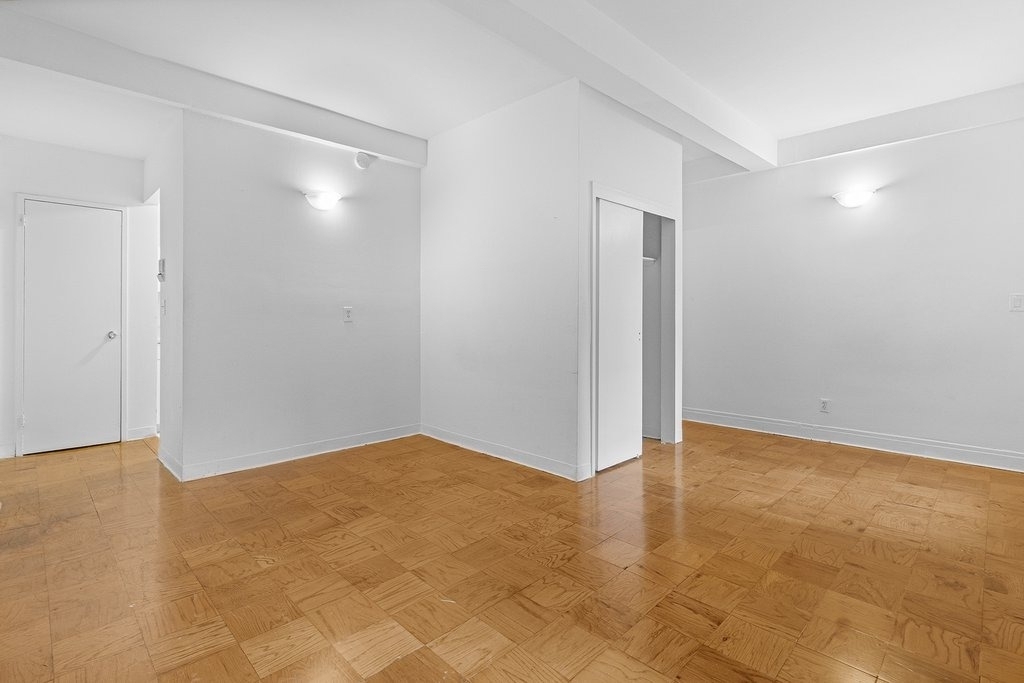 132 E 45th Street - Photo 3