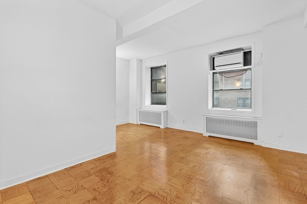 132 E 45th Street - Photo 2