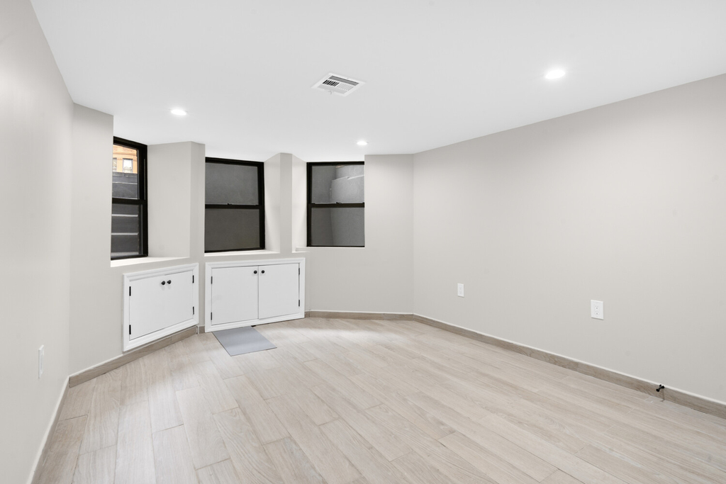 964 St Johns Place - Photo 3