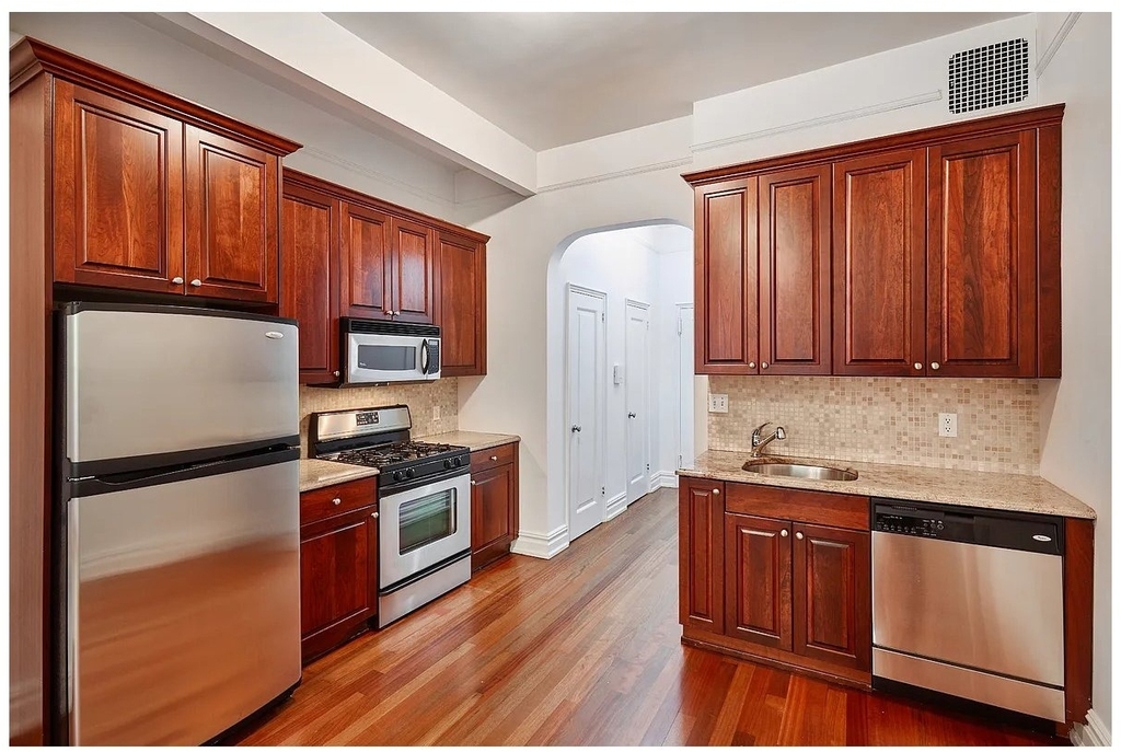 155 E 85th Street - Photo 1