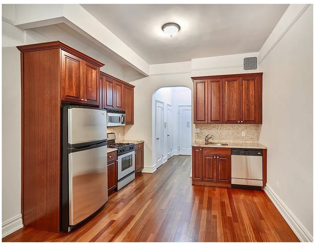 155 E 85th Street - Photo 0