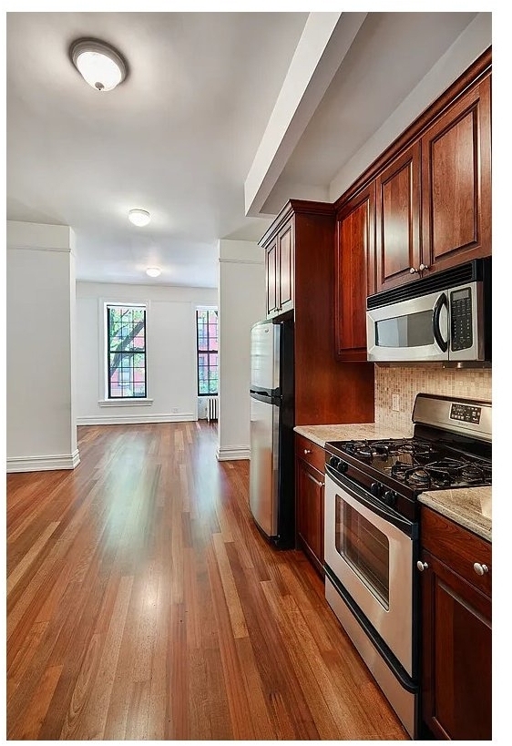 155 E 85th Street - Photo 3