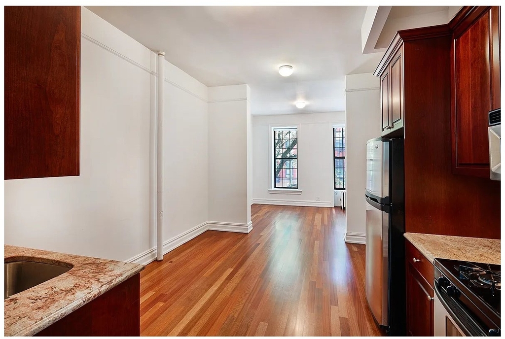 155 E 85th Street - Photo 4
