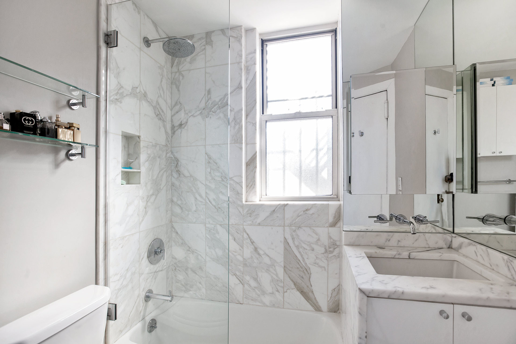 126 W 73rd Street - Photo 6