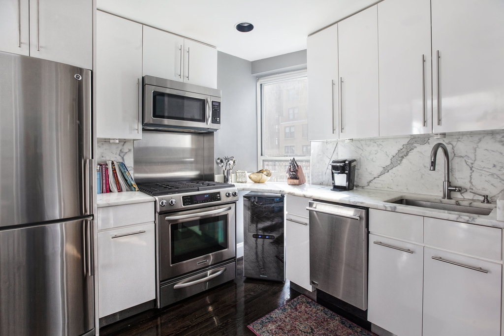 126 W 73rd Street - Photo 2
