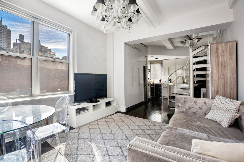 126 W 73rd Street - Photo 1