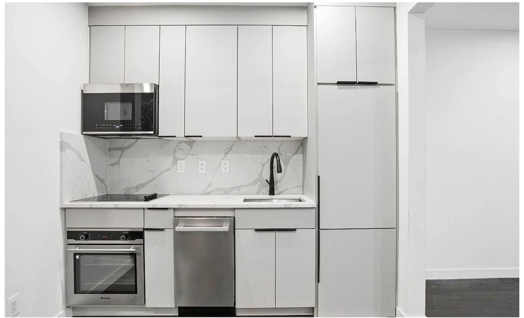 231 Sullivan Street - Photo 3
