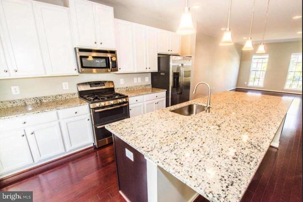207 Almond Drive - Photo 4