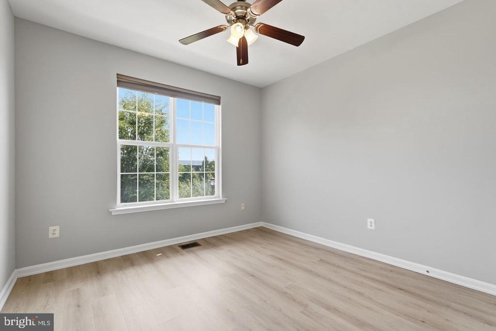 43851 Kingston Station Terrace - Photo 17