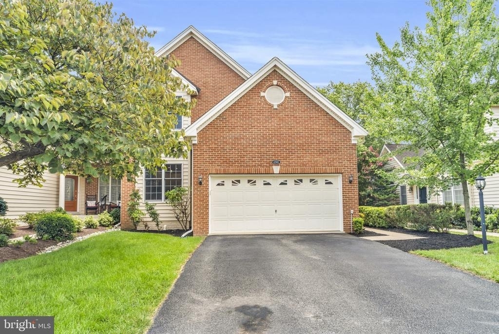 42985 Pascale Terrace - Photo 0