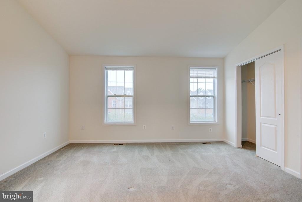 23099 Sunbury Street - Photo 20