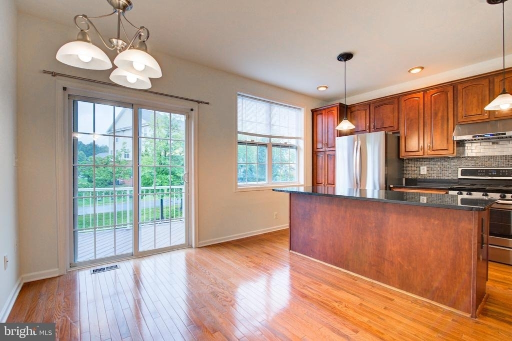23099 Sunbury Street - Photo 7