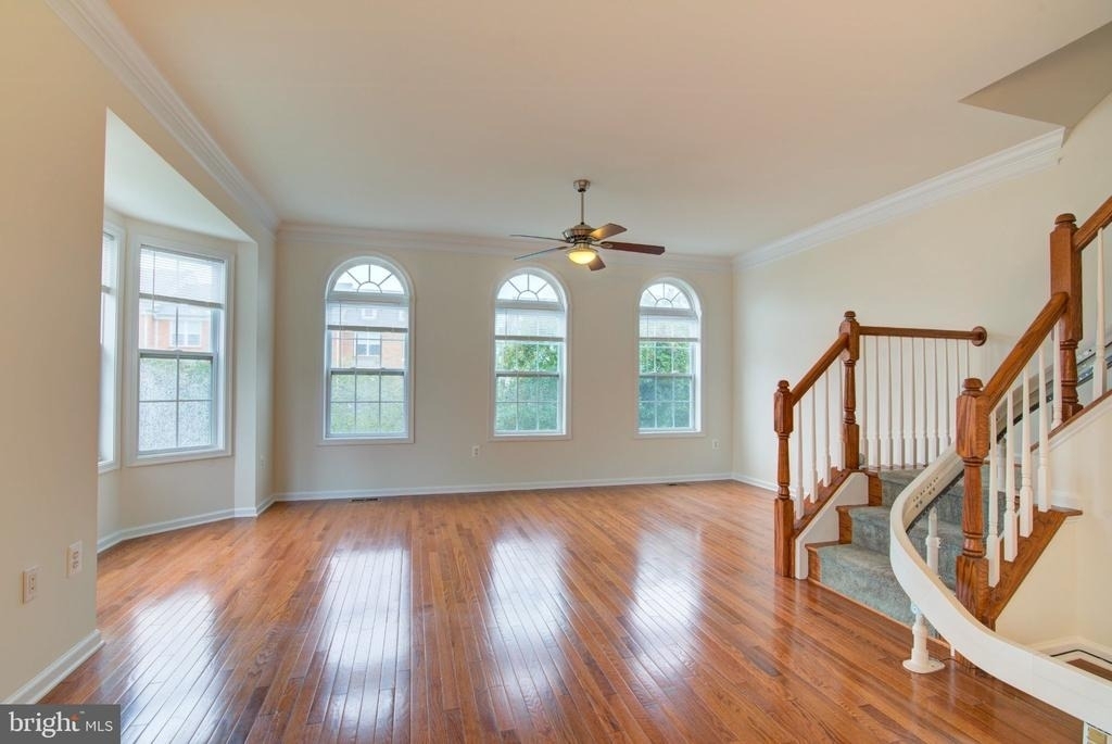 23099 Sunbury Street - Photo 6