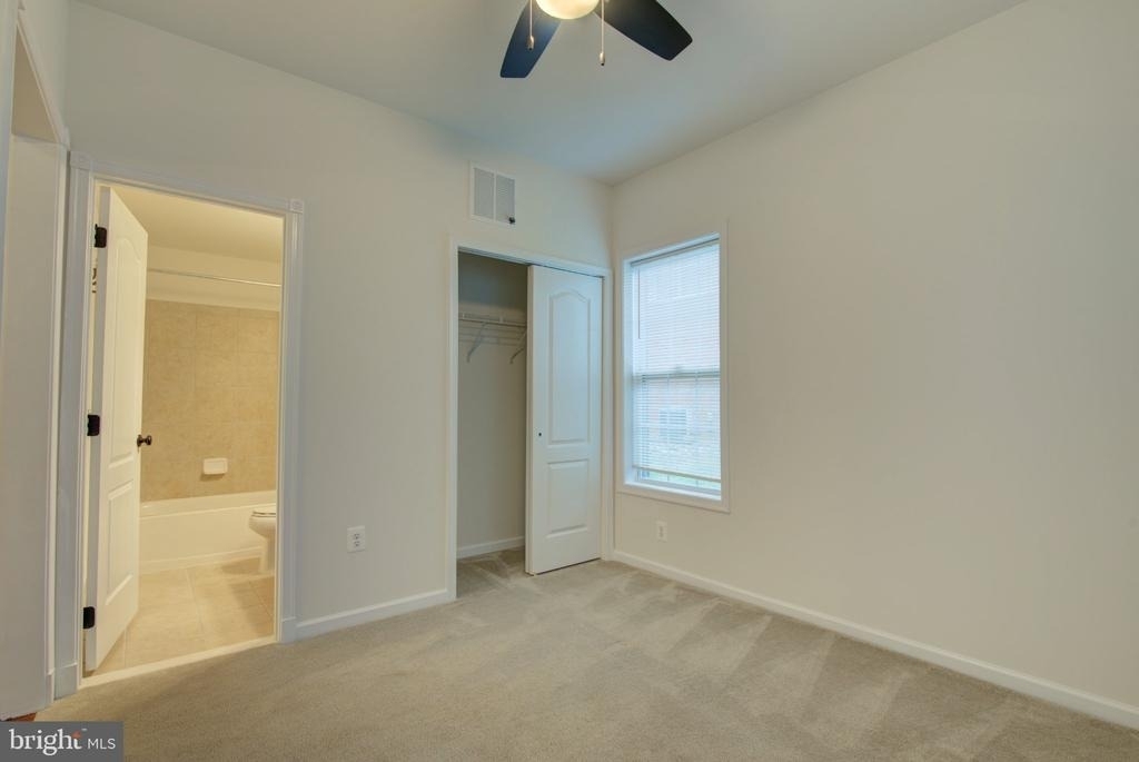 23099 Sunbury Street - Photo 24