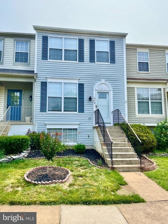 312 Stallion Square Ne - Photo 1