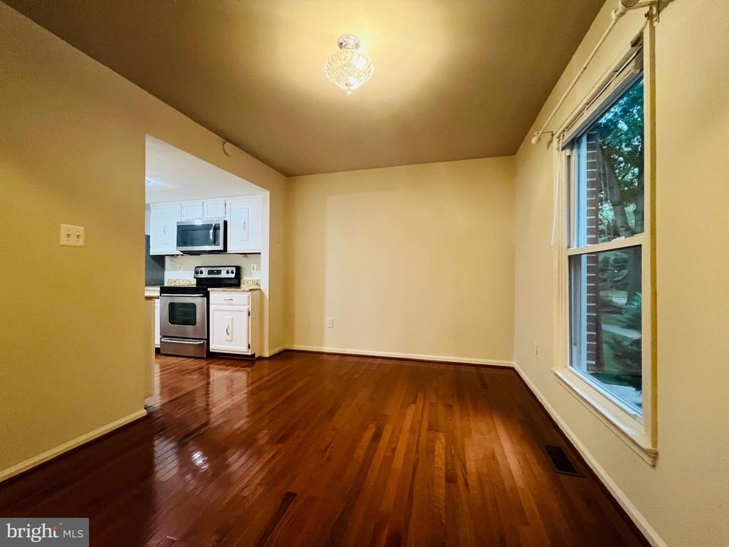 6279 Kerrydale Drive - Photo 2