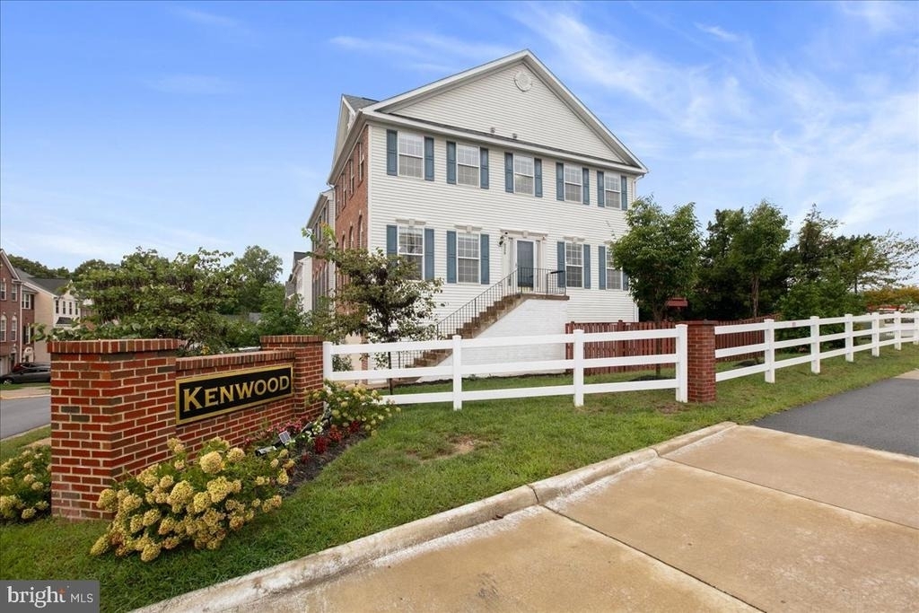 6350 Regal Oak Drive - Photo 1