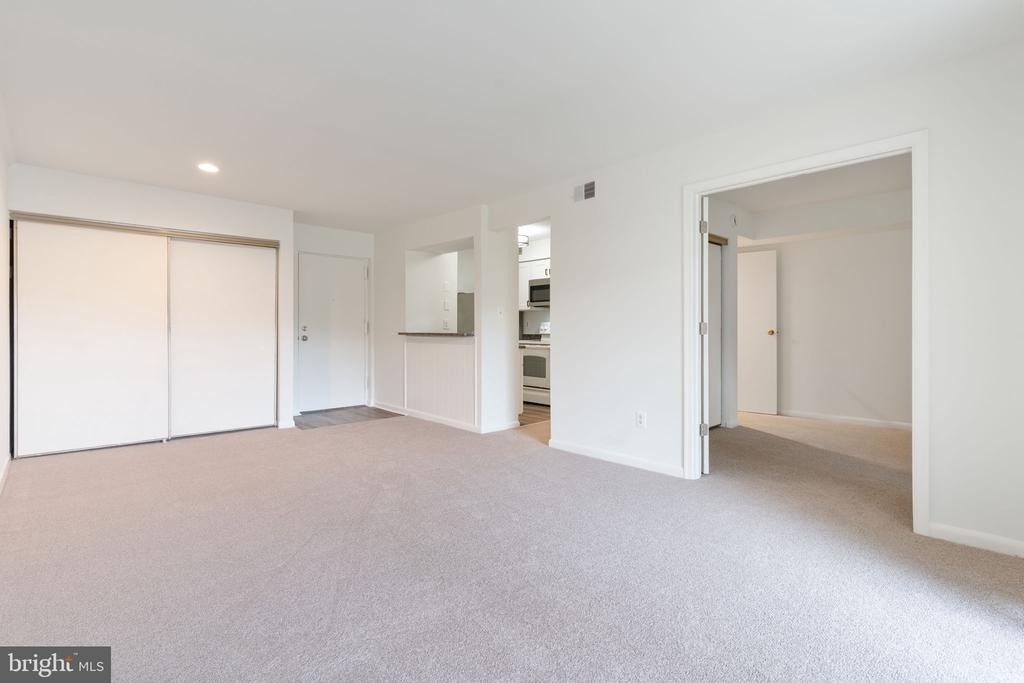 5766 Rexford Court - Photo 5