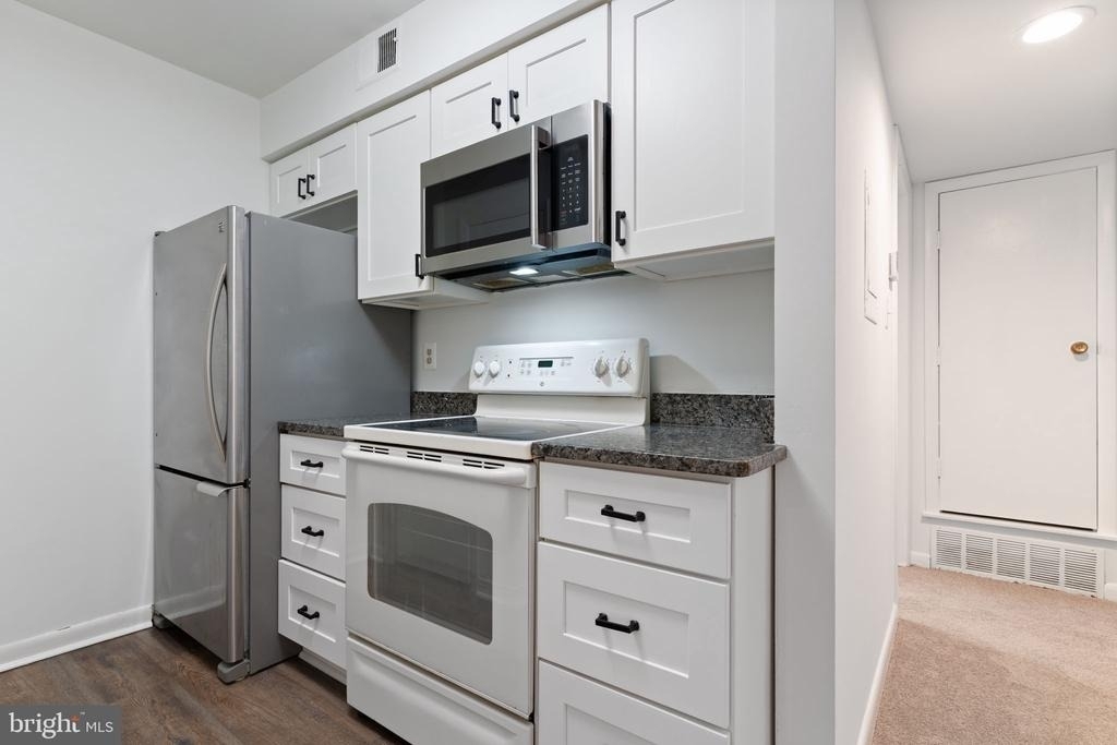 5766 Rexford Court - Photo 7
