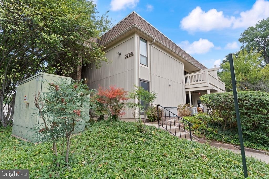 5766 Rexford Court - Photo 0