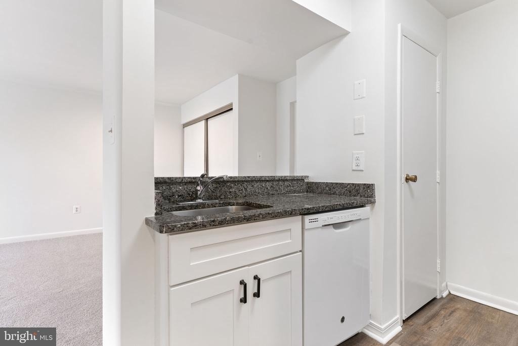 5766 Rexford Court - Photo 9