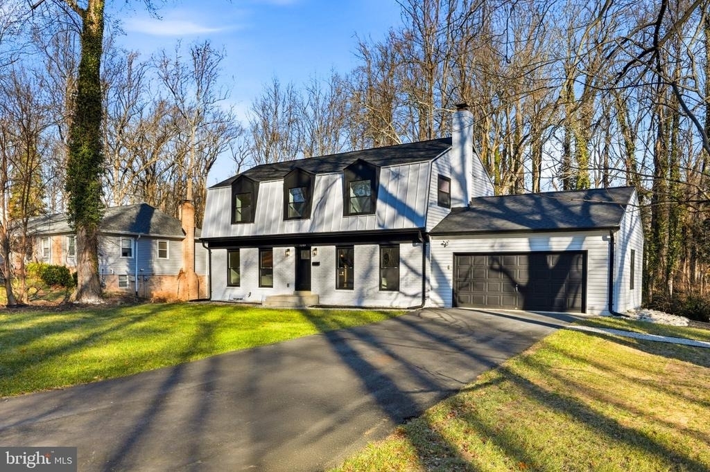 10704 Howerton Avenue - Photo 2