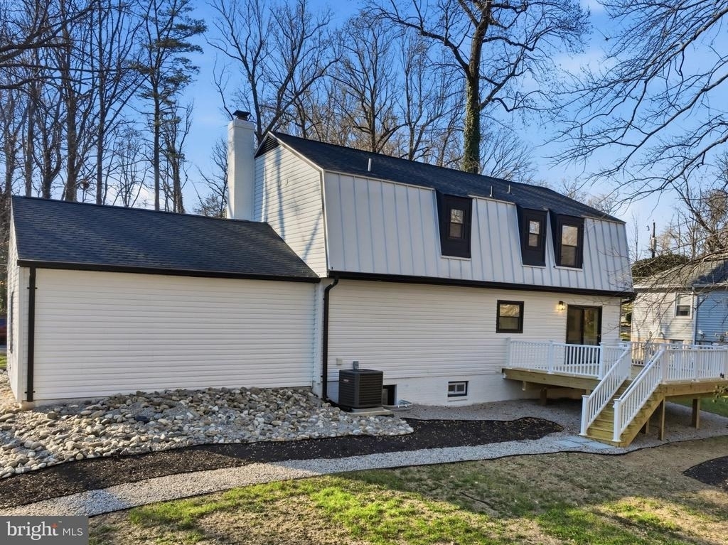 10704 Howerton Avenue - Photo 33