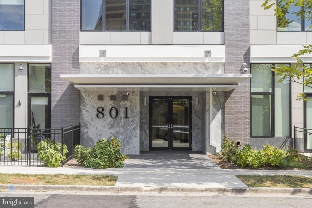801 Fairfax Street - Photo 2