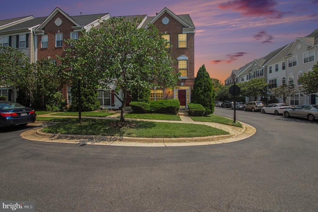 100 Meadows Lane - Photo 3