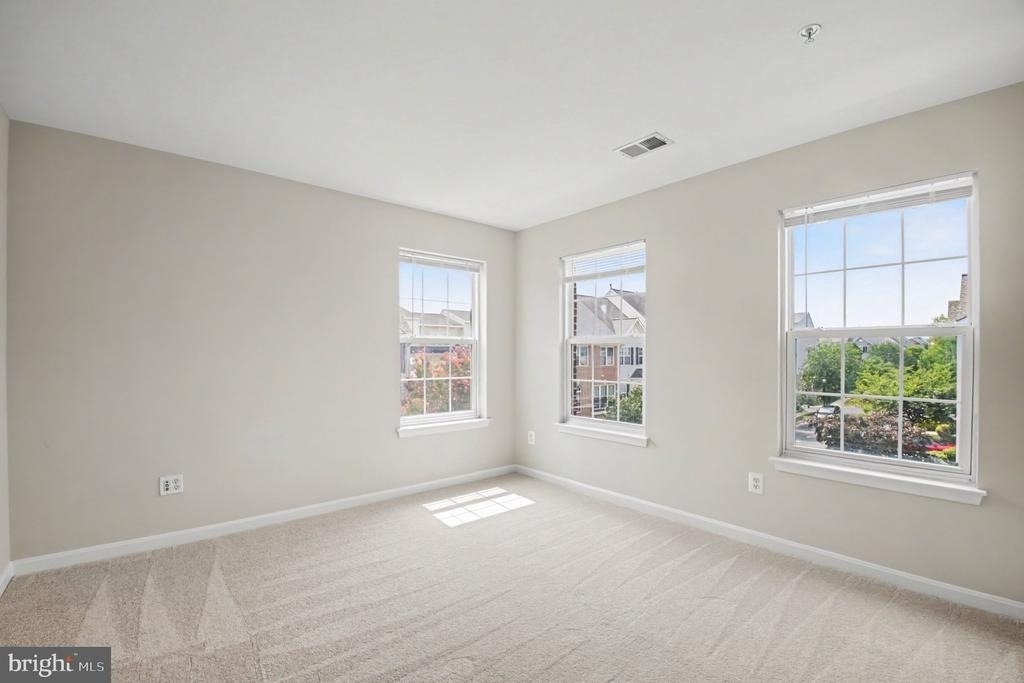 100 Meadows Lane - Photo 31