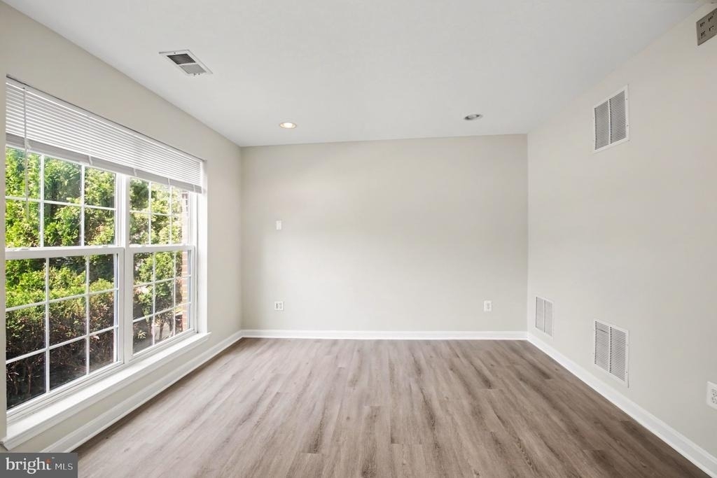 100 Meadows Lane - Photo 37