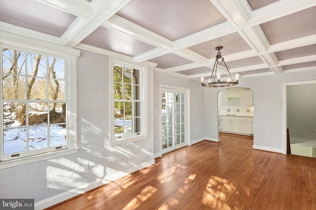 3916 Military Road - Photo 4