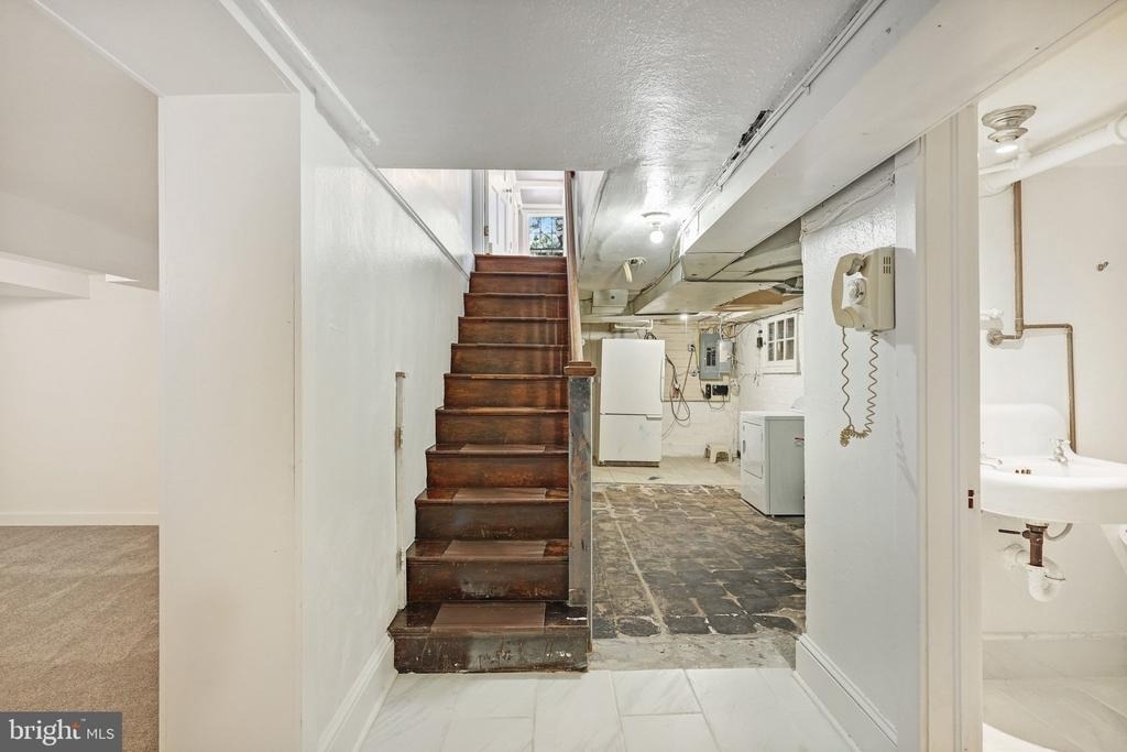 3916 Military Road - Photo 20