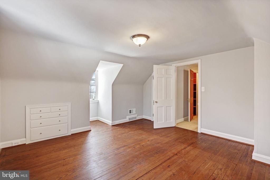 3916 Military Road - Photo 15
