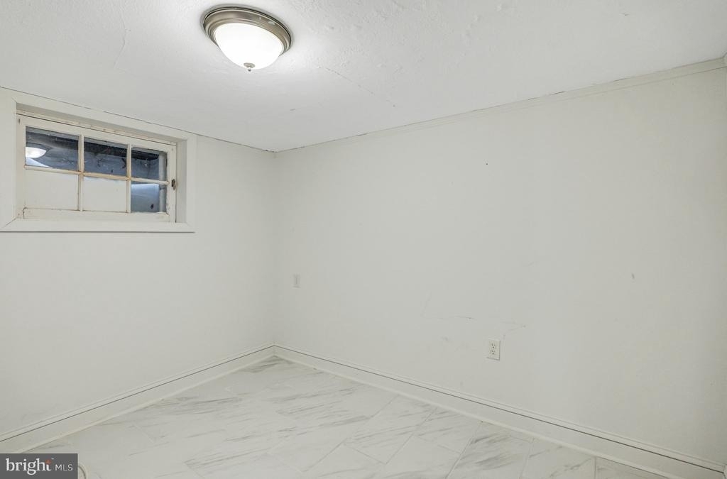 3916 Military Road - Photo 19