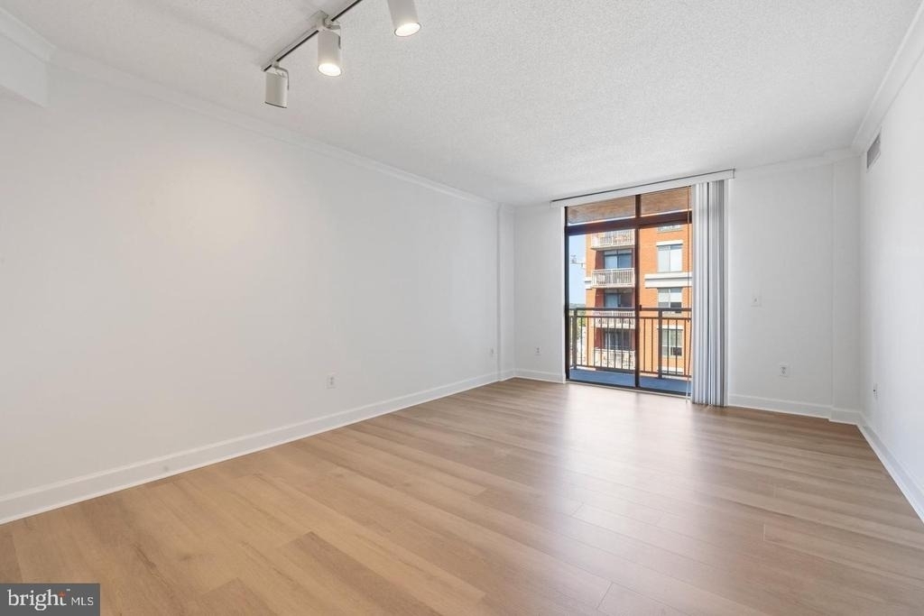 1205 N Garfield Street - Photo 7